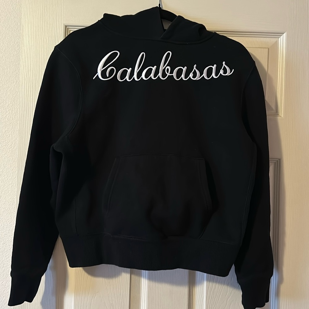 Pullover sweatshirt, white embroidered Calabasas name